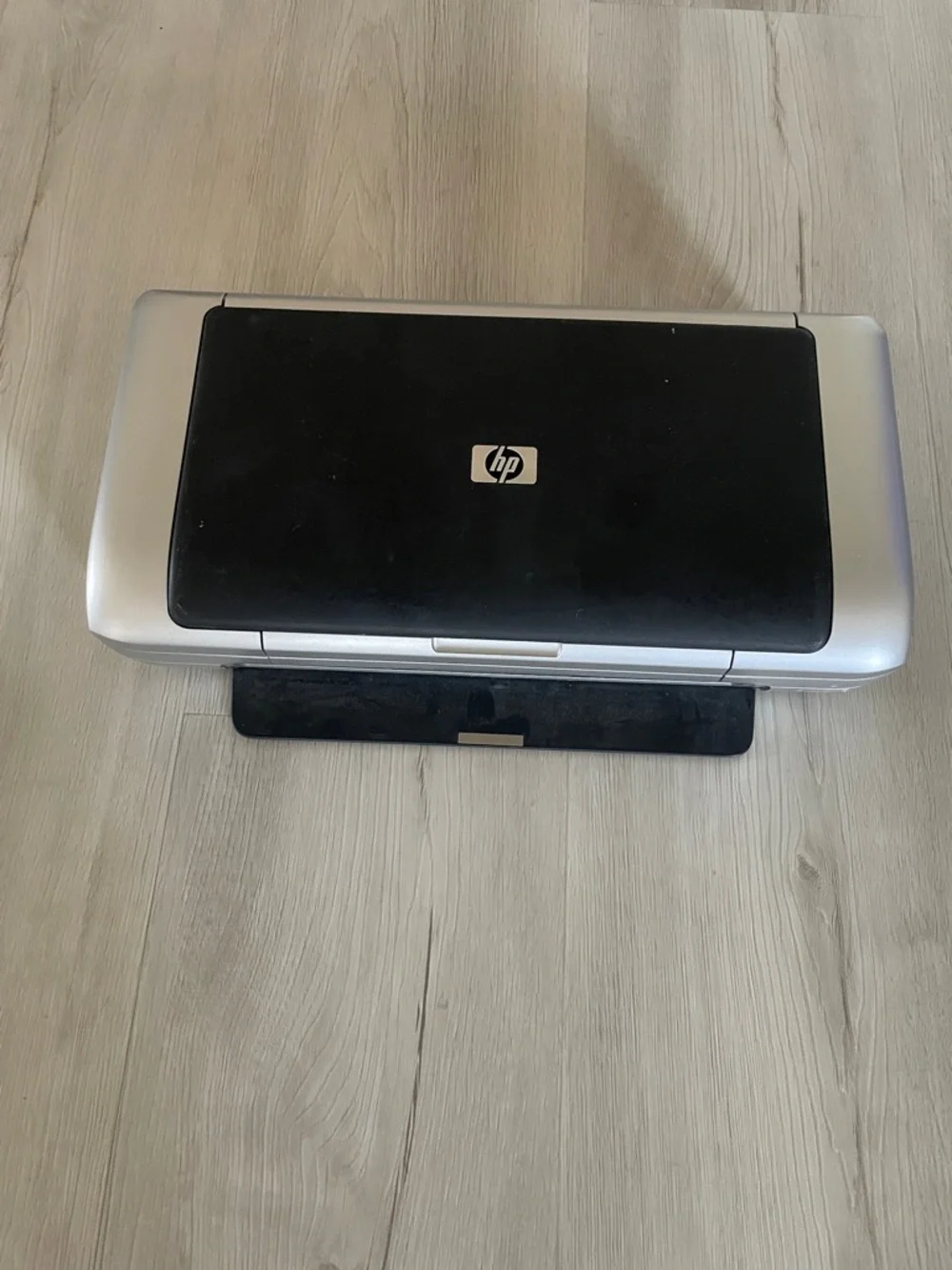 HP Deskjet 460 Portable Printer in Black and Silver with Accessories